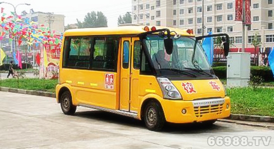 18座大鼻子學生校車